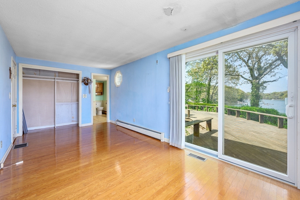 56 English St