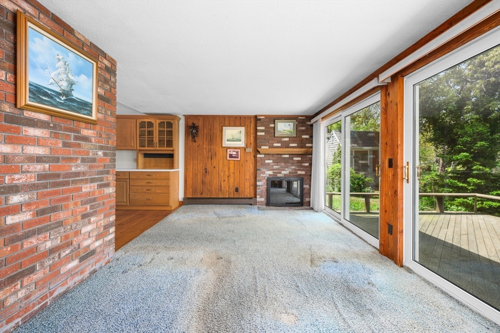 56 English St