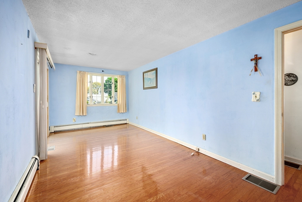 56 English St
