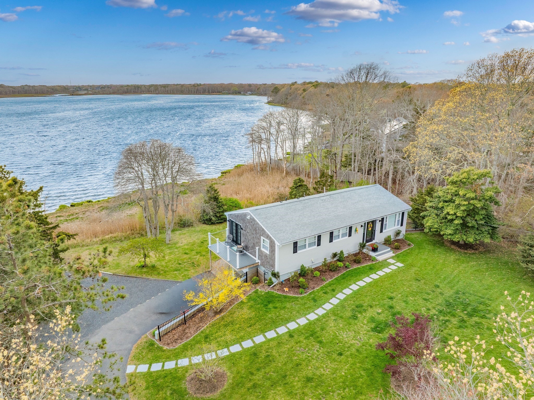 75 Meadowbrook Rd