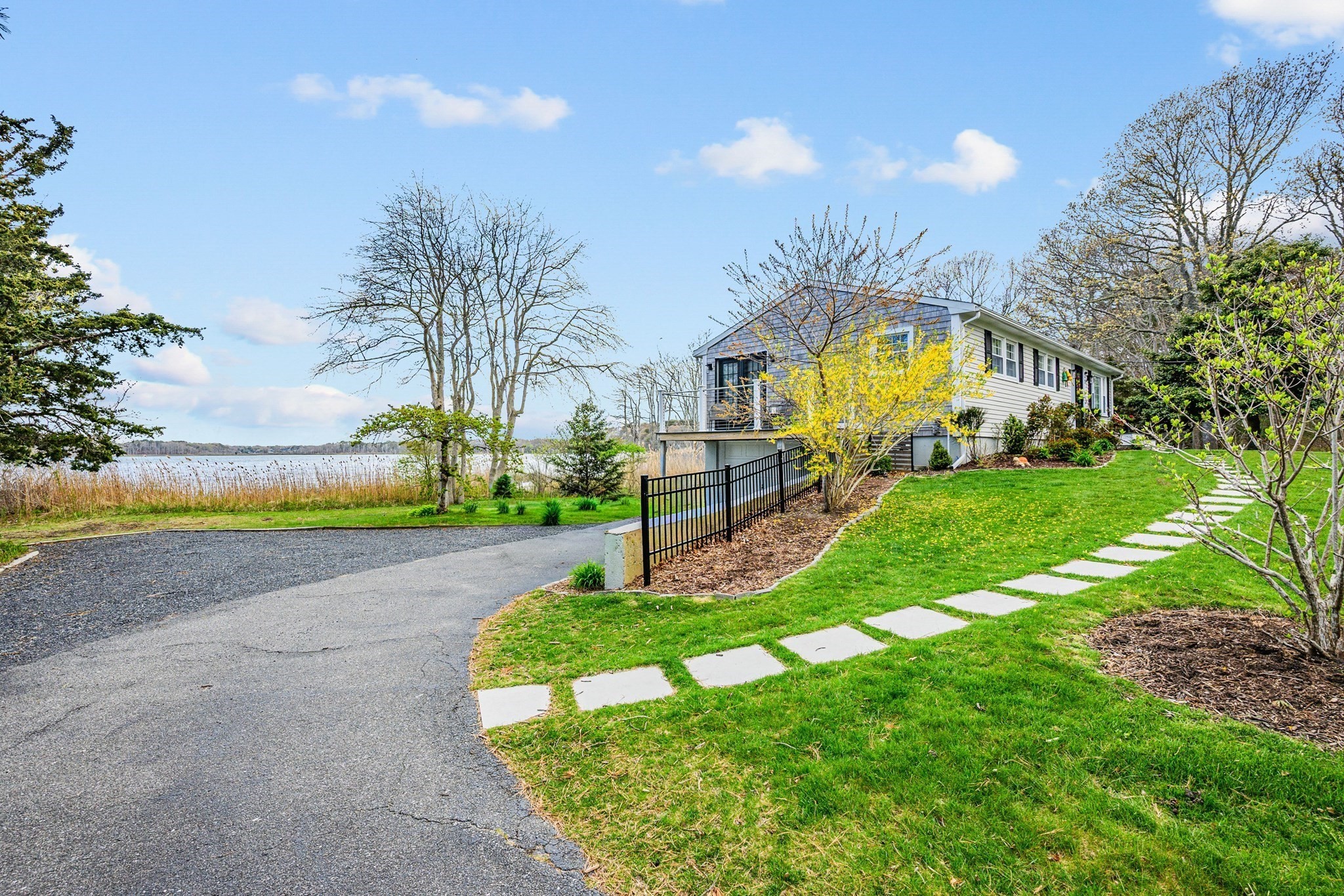 75 Meadowbrook Rd