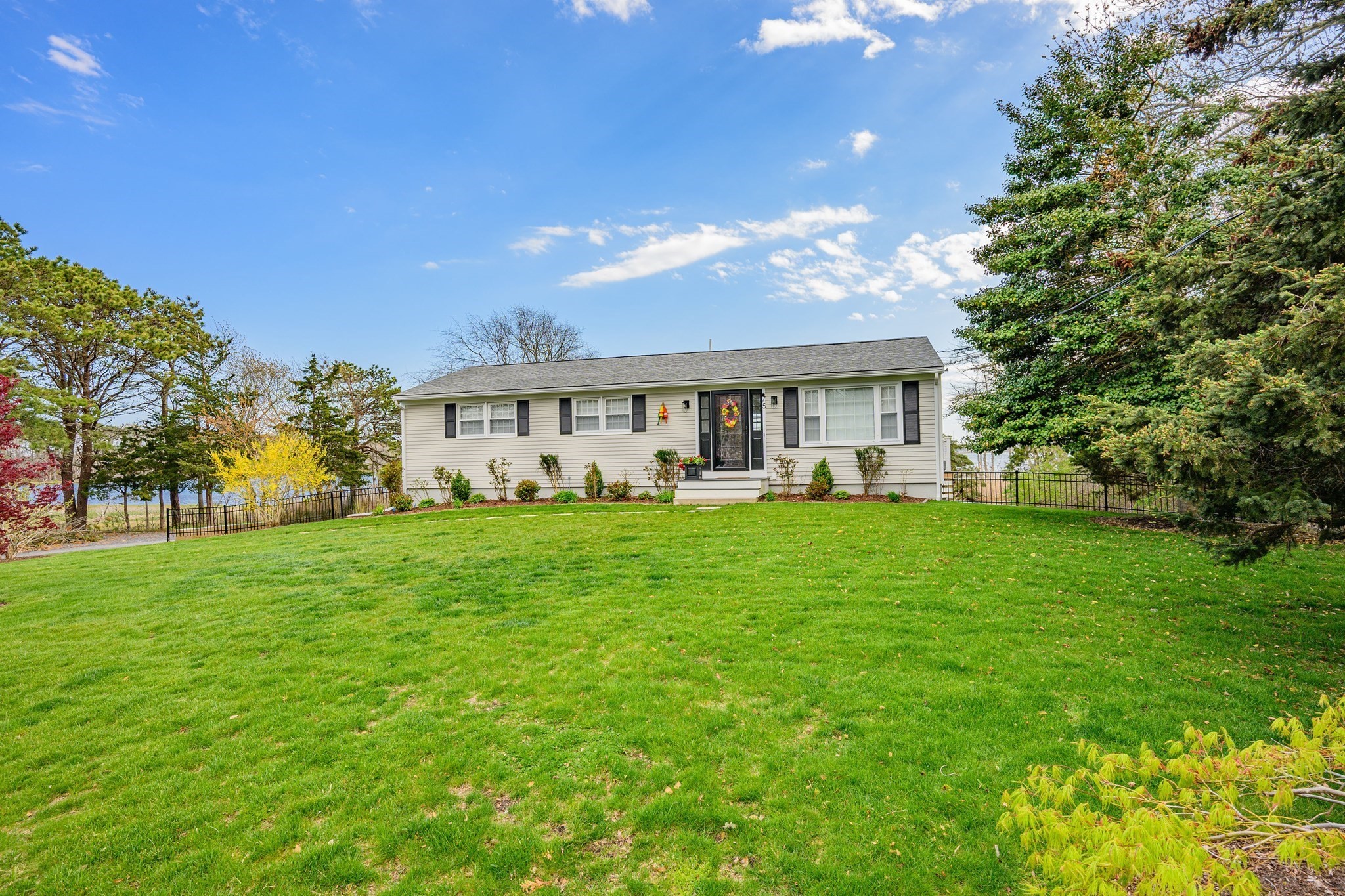 75 Meadowbrook Rd