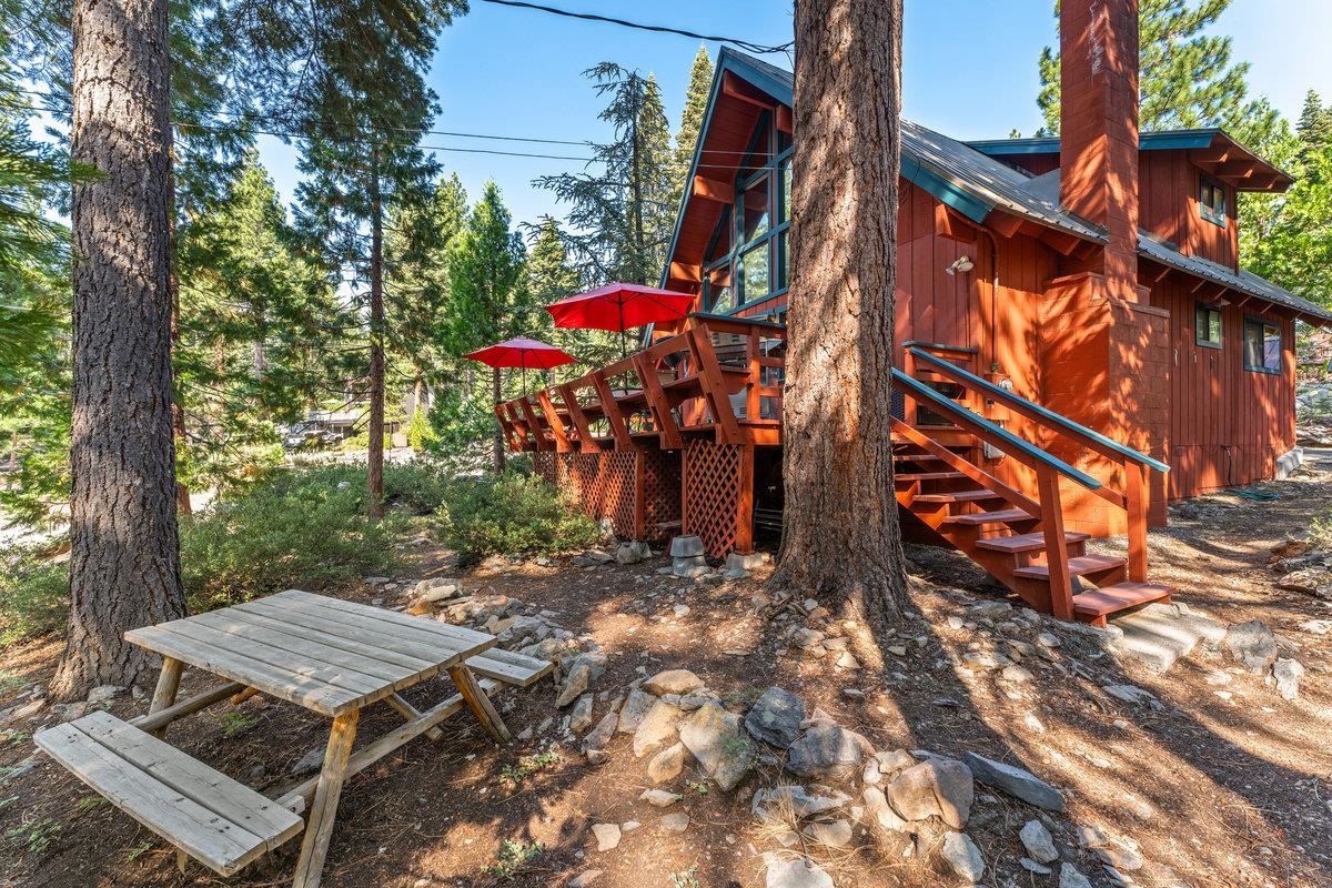 5806 Victoria Road