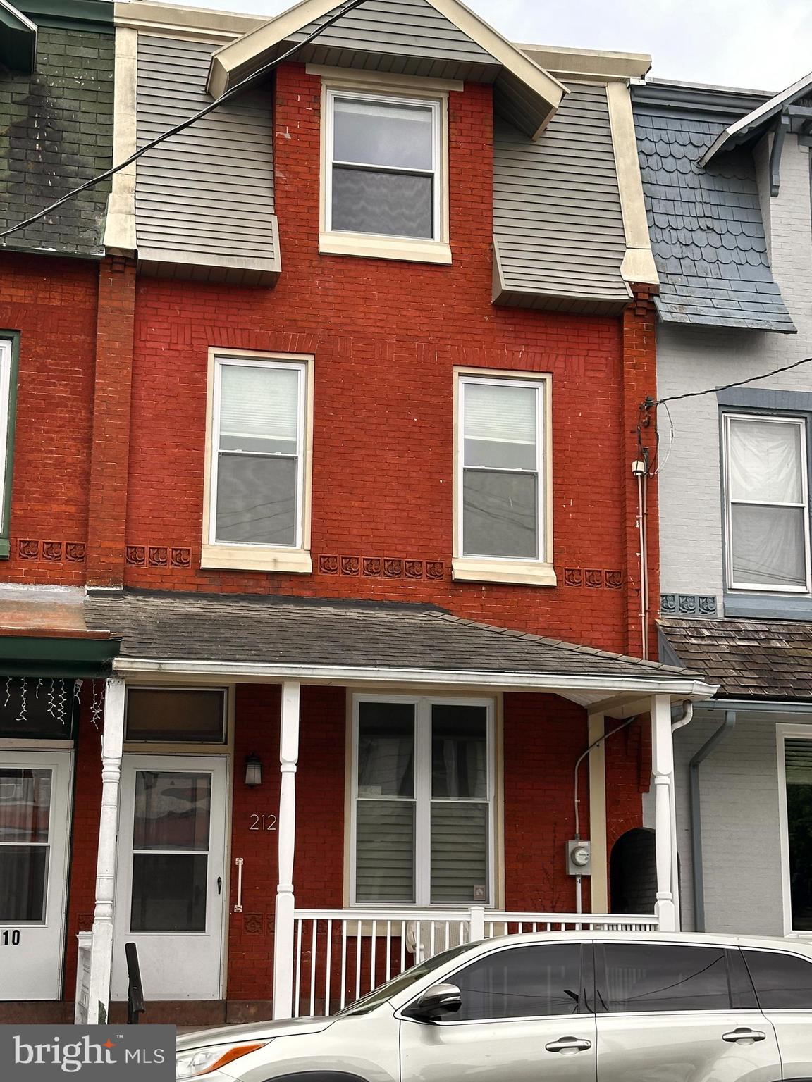 212 CHESTNUT STREET