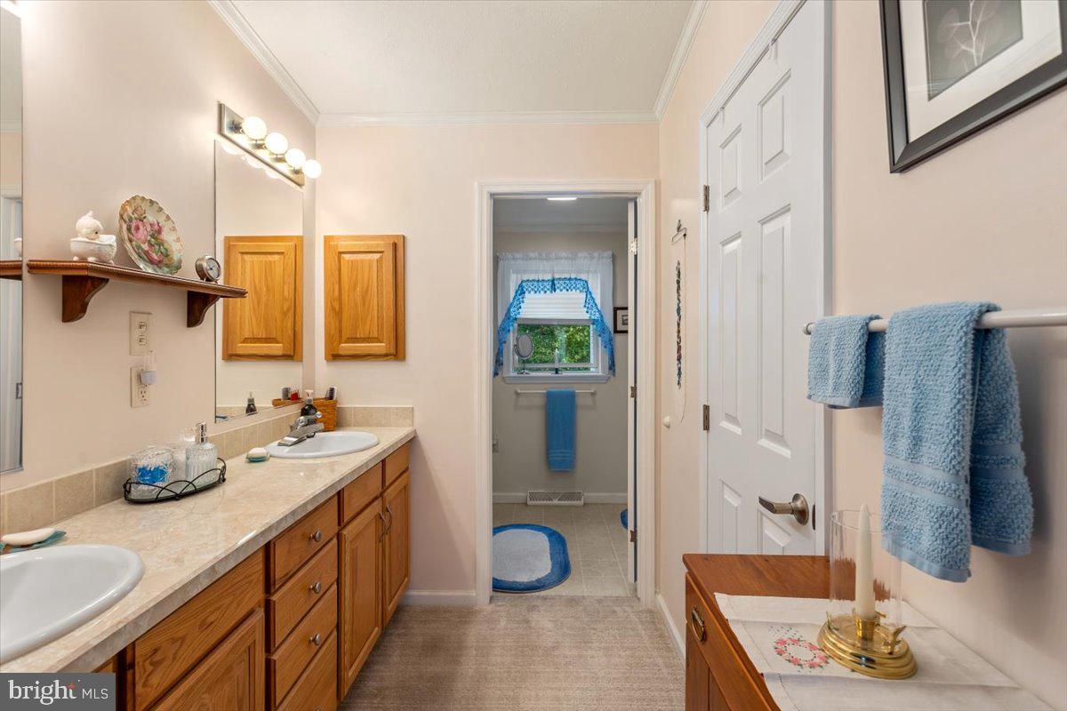 1054 HEMLOCK CIRCLE