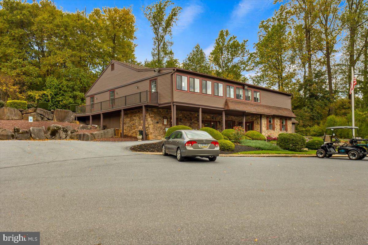 1054 HEMLOCK CIRCLE