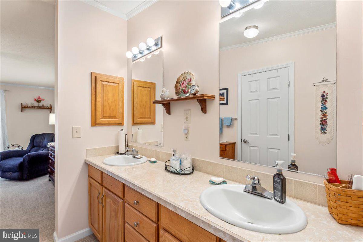 1054 HEMLOCK CIRCLE
