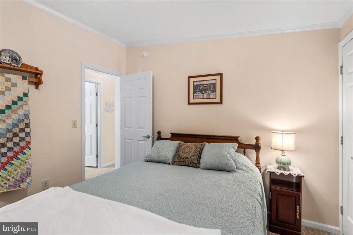 1054 HEMLOCK CIRCLE