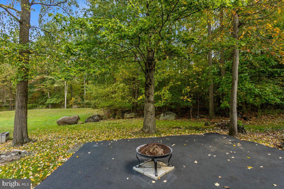 1054 HEMLOCK CIRCLE