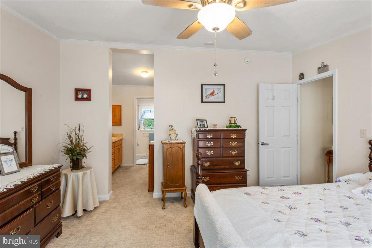 1054 HEMLOCK CIRCLE