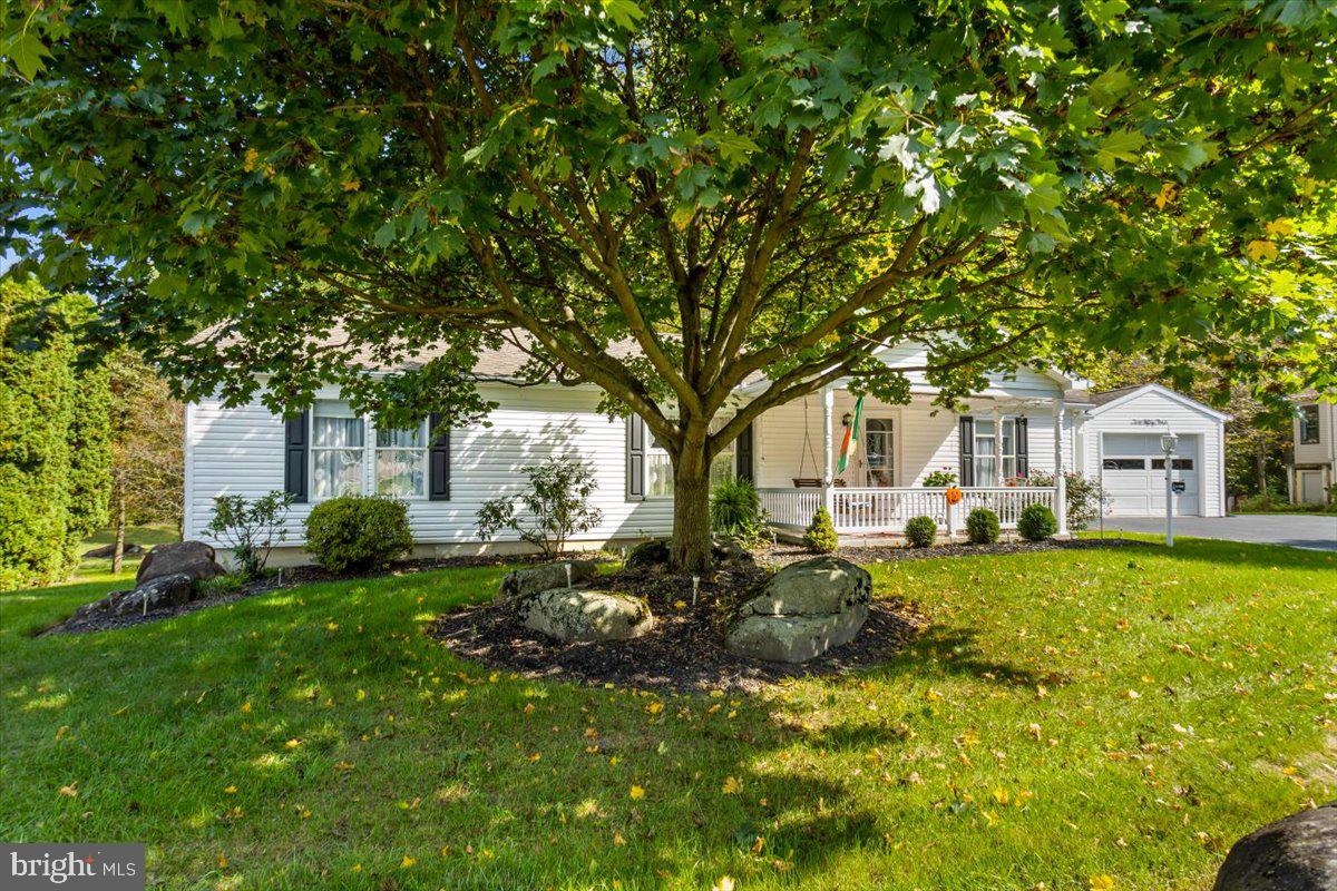 1054 HEMLOCK CIRCLE