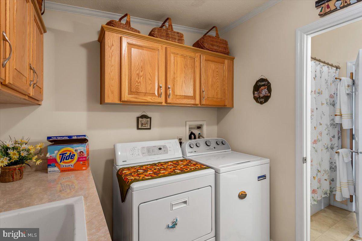1054 HEMLOCK CIRCLE
