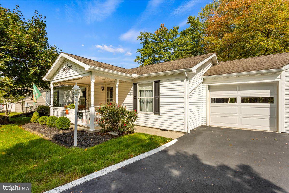 1054 HEMLOCK CIRCLE