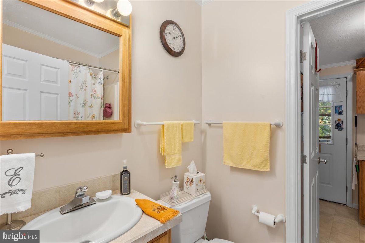 1054 HEMLOCK CIRCLE
