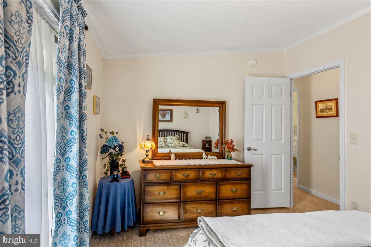 1054 HEMLOCK CIRCLE