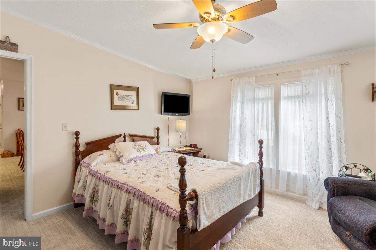 1054 HEMLOCK CIRCLE
