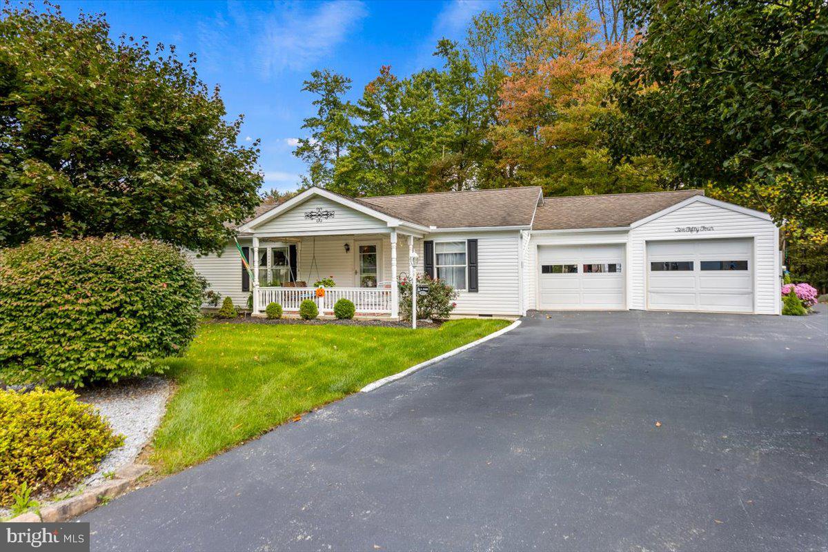 1054 HEMLOCK CIRCLE