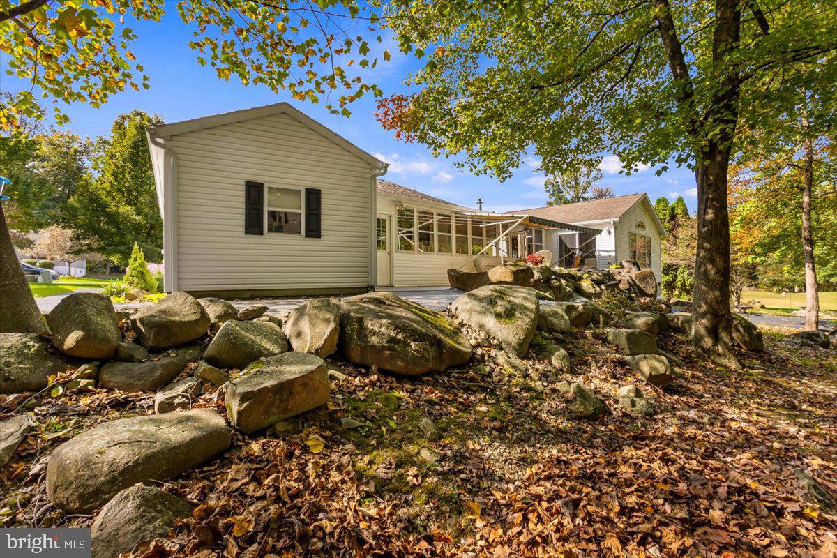 1054 HEMLOCK CIRCLE
