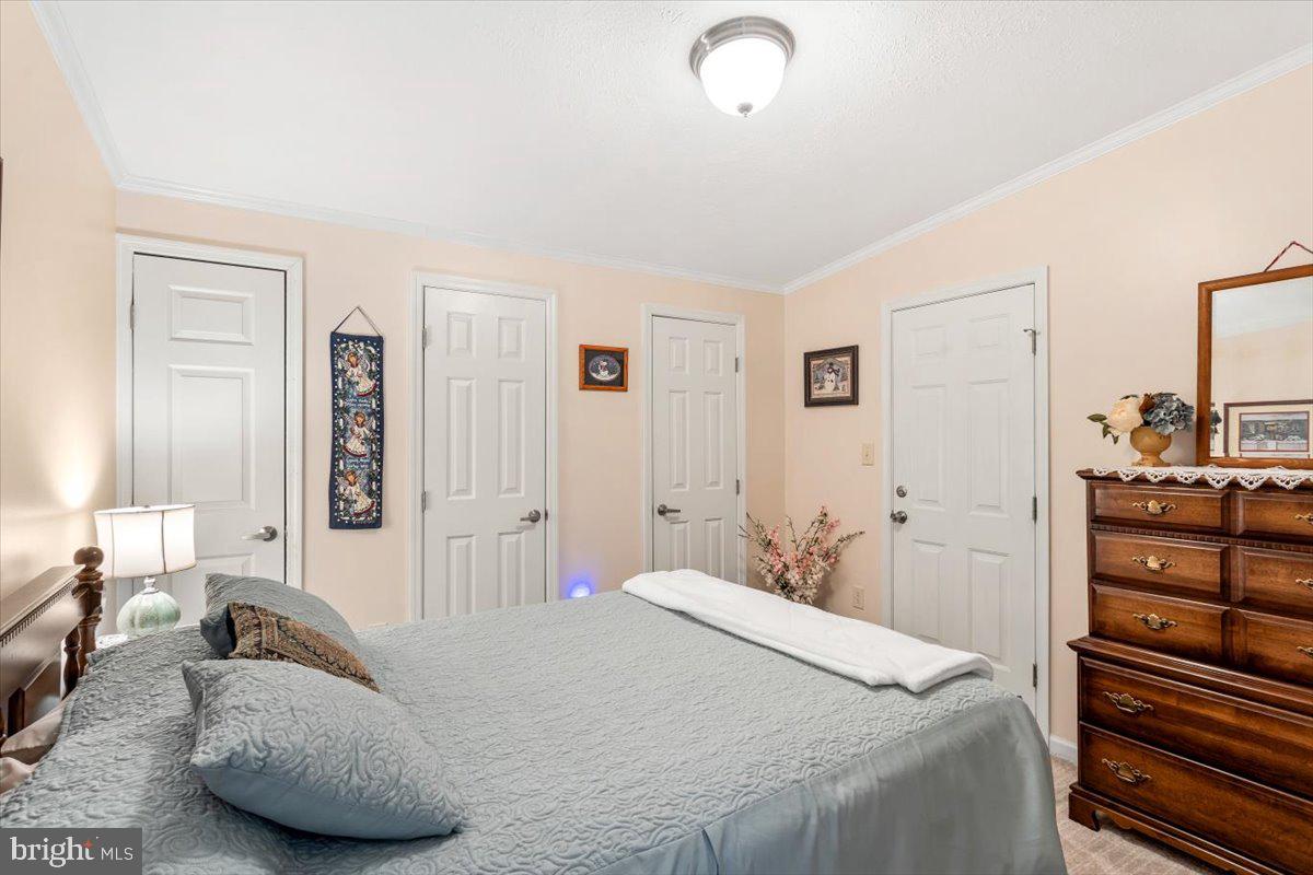 1054 HEMLOCK CIRCLE