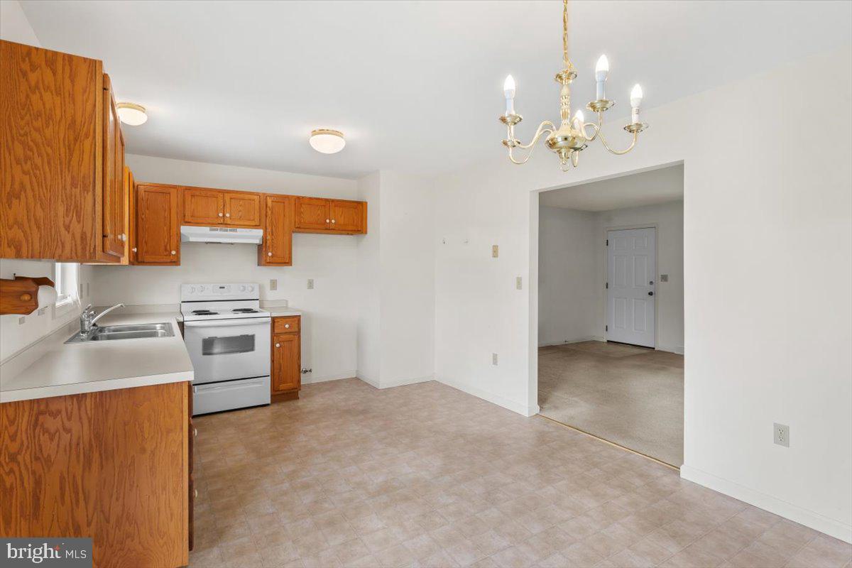 104 EDGEMONT LANE