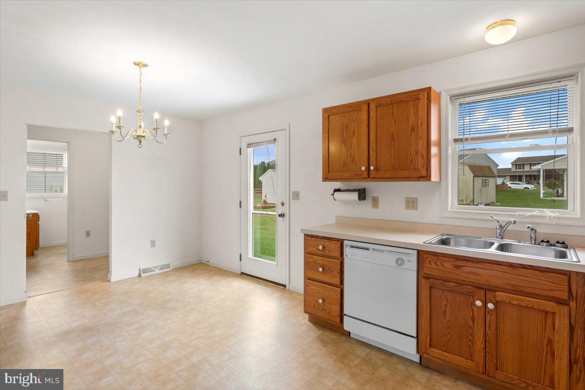 104 EDGEMONT LANE