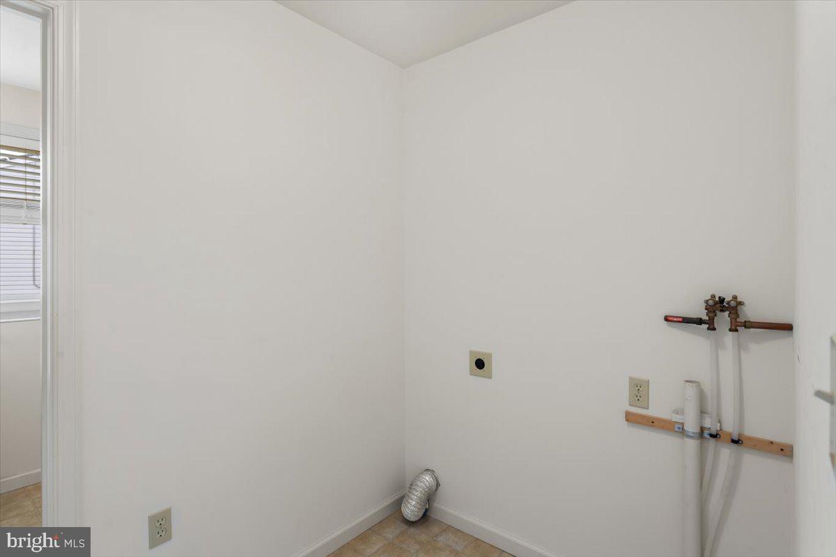 104 EDGEMONT LANE