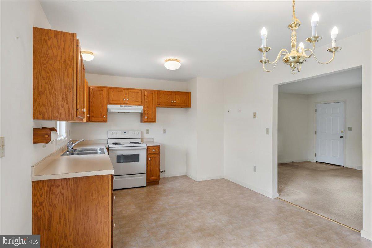 104 EDGEMONT LANE