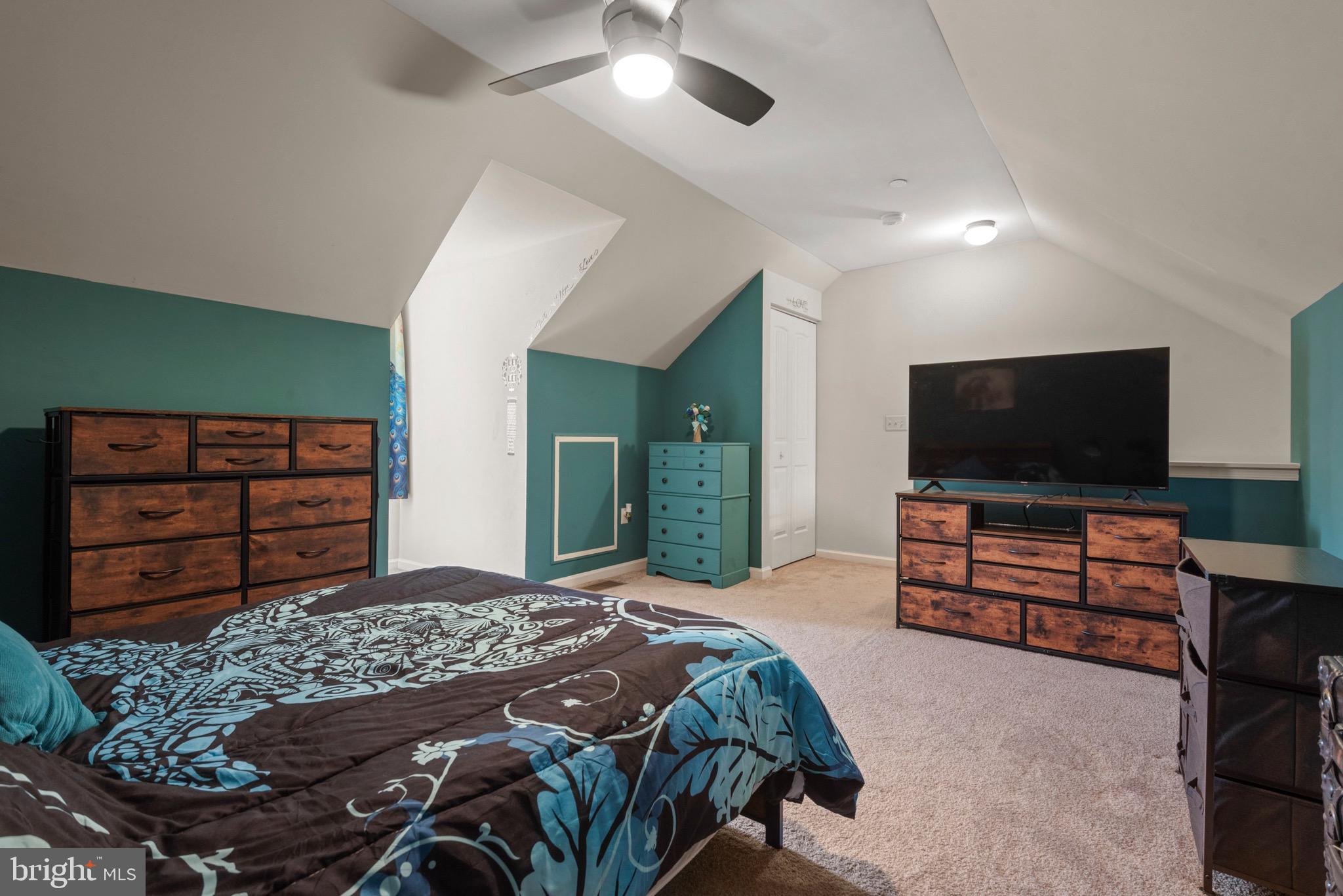427 SPRINGWOOD DRIVE
