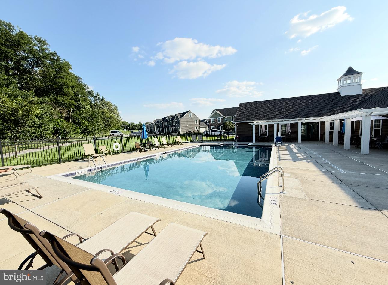 427 SPRINGWOOD DRIVE