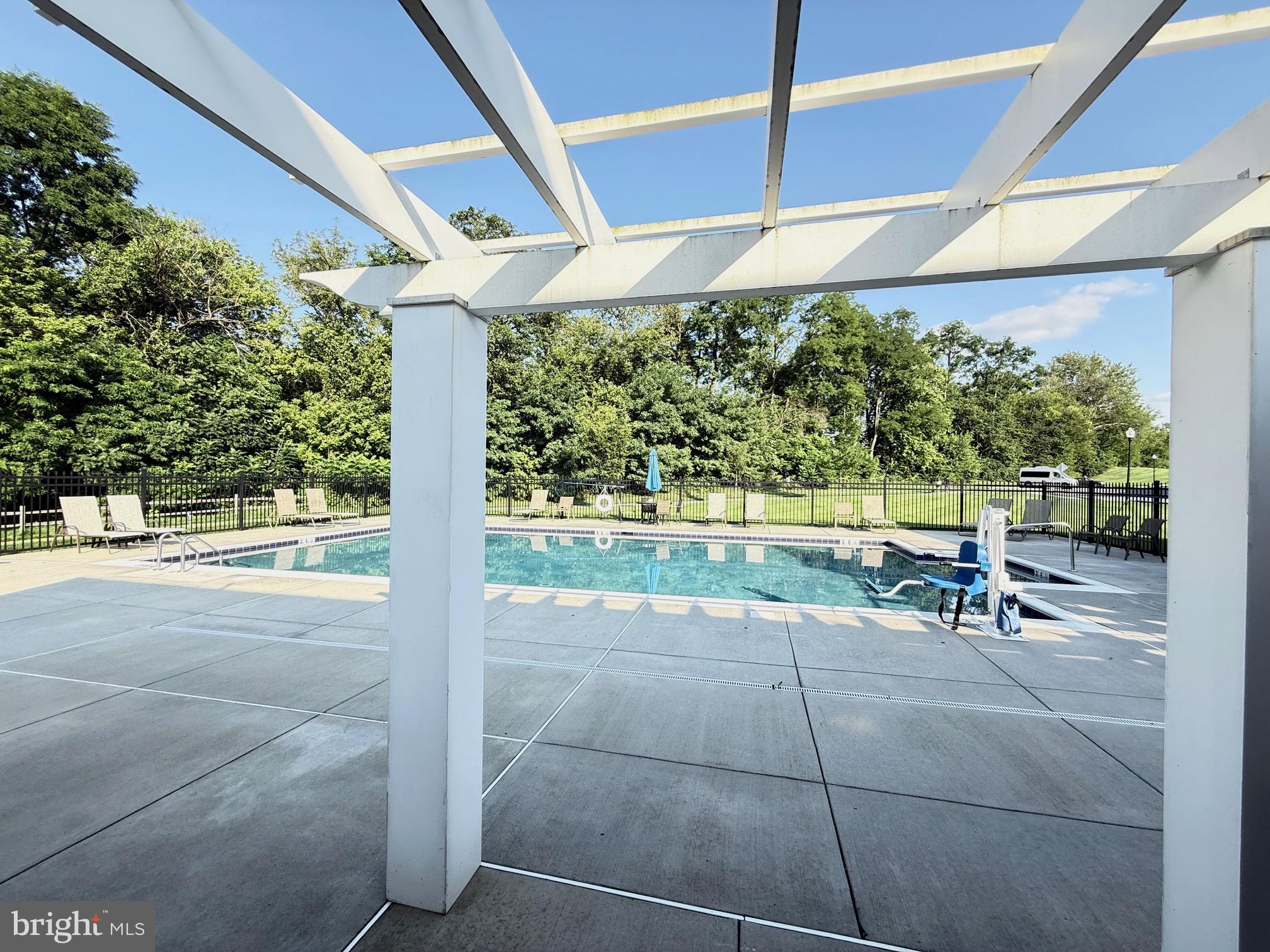 427 SPRINGWOOD DRIVE