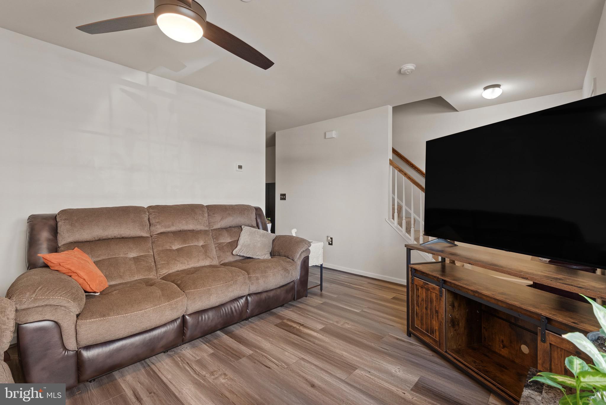 427 SPRINGWOOD DRIVE