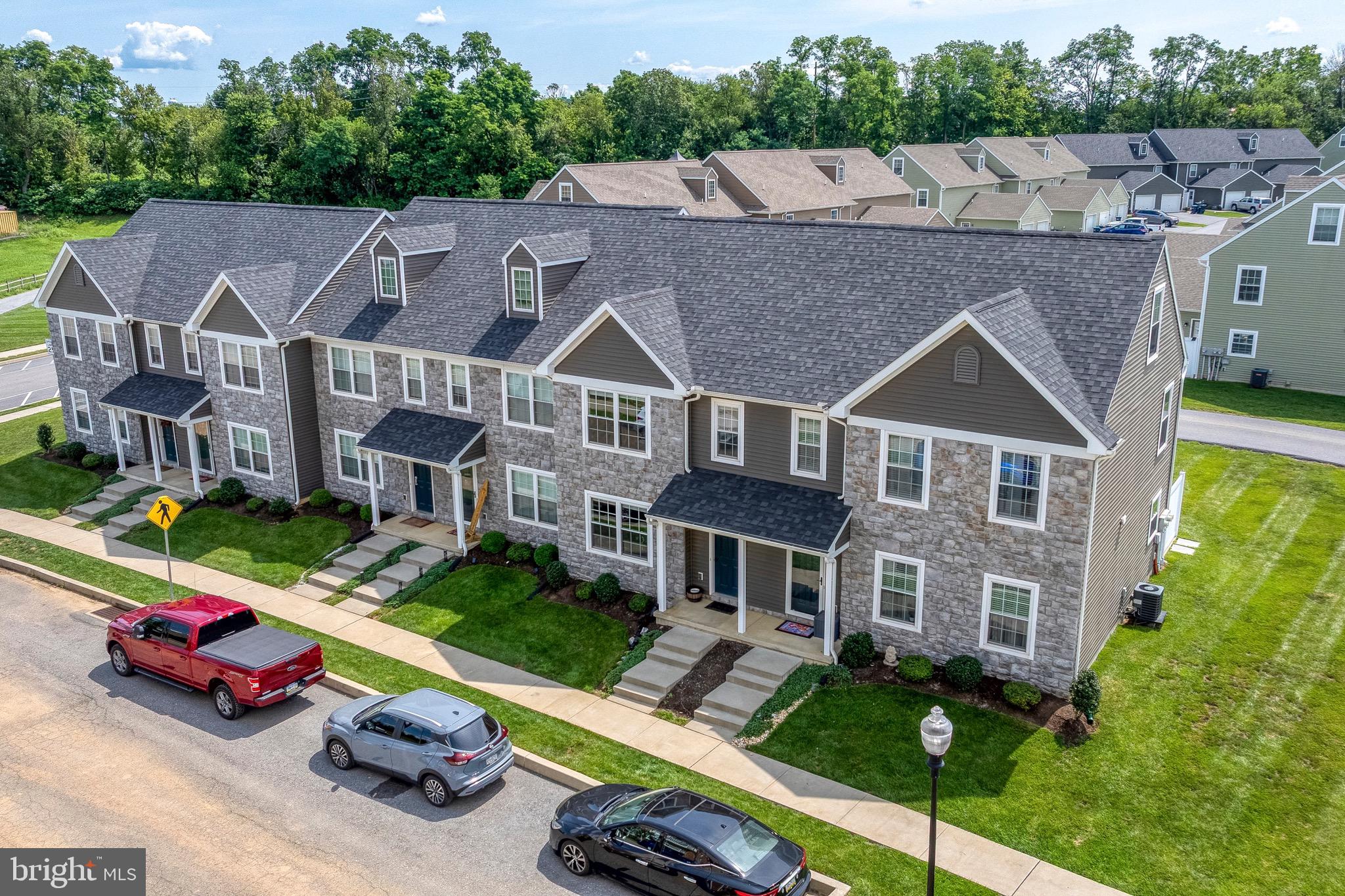 427 SPRINGWOOD DRIVE