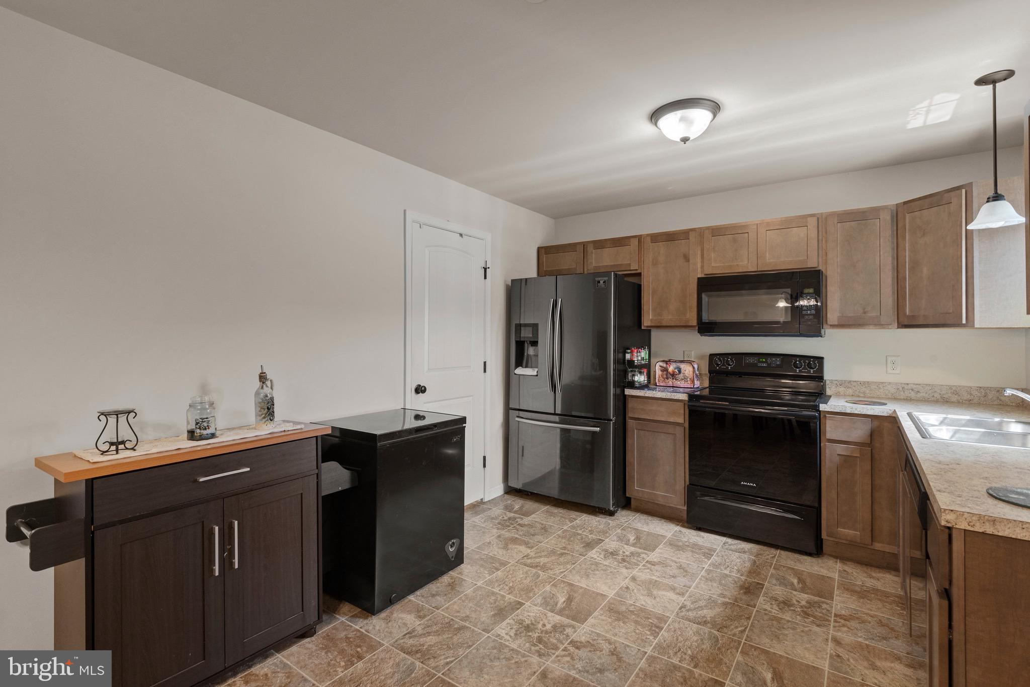 427 SPRINGWOOD DRIVE