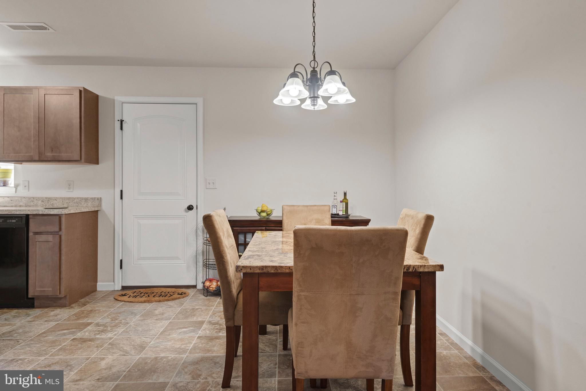 427 SPRINGWOOD DRIVE