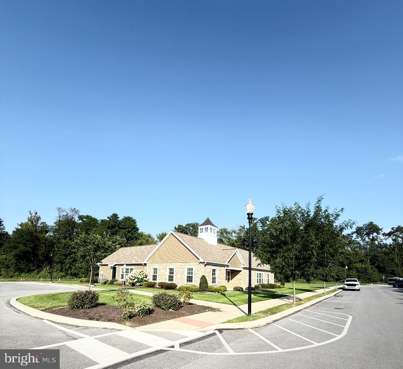 427 SPRINGWOOD DRIVE