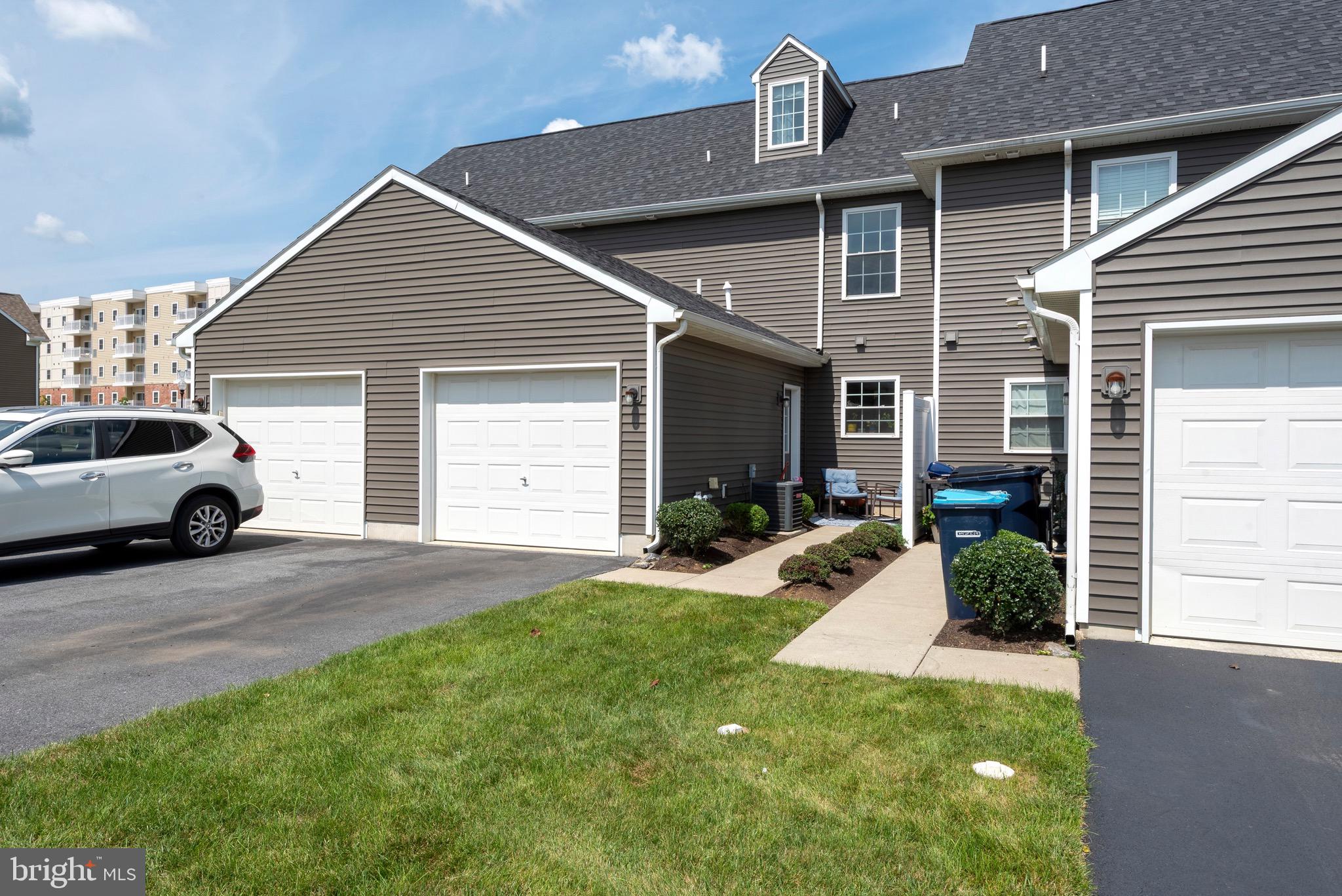427 SPRINGWOOD DRIVE