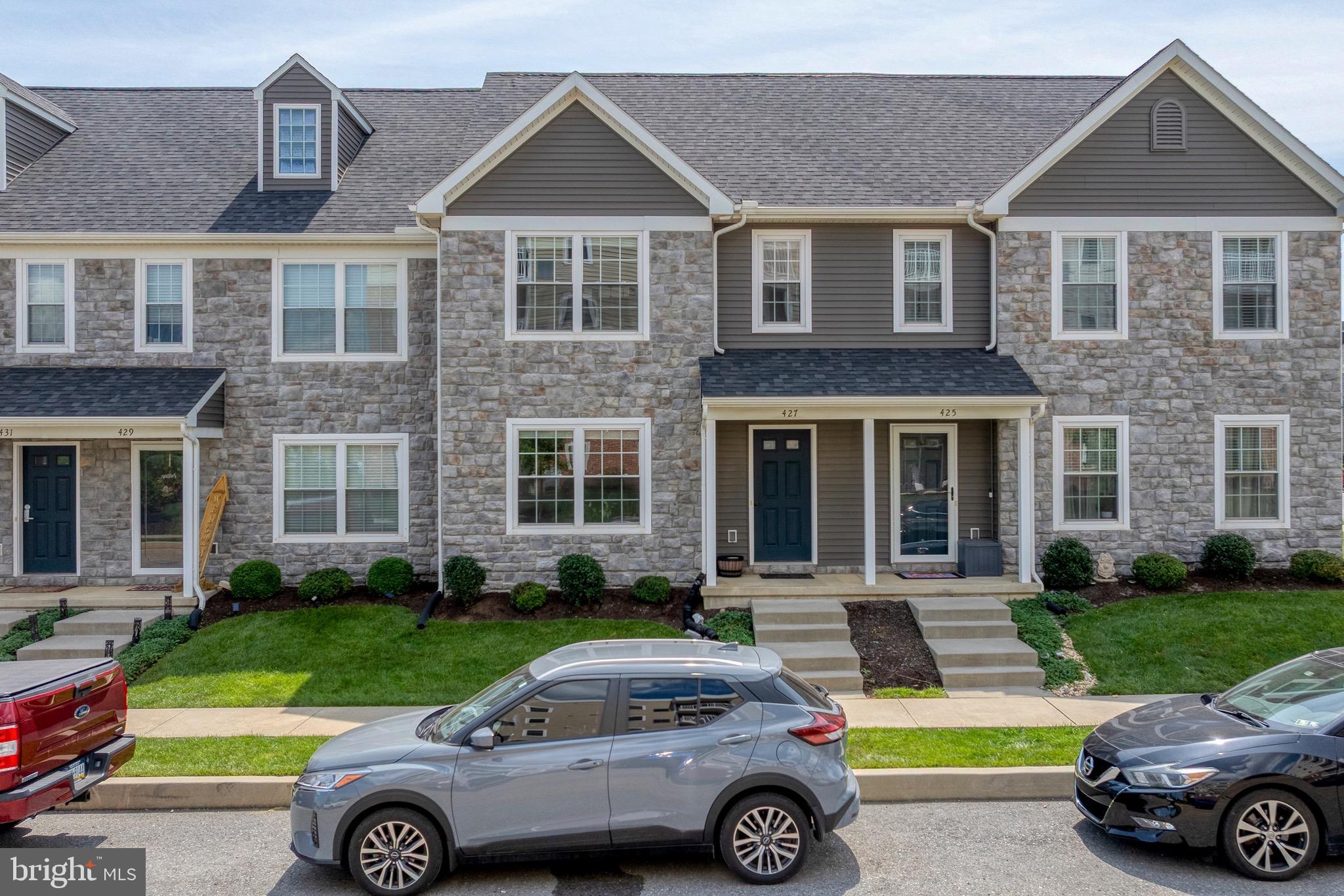427 SPRINGWOOD DRIVE