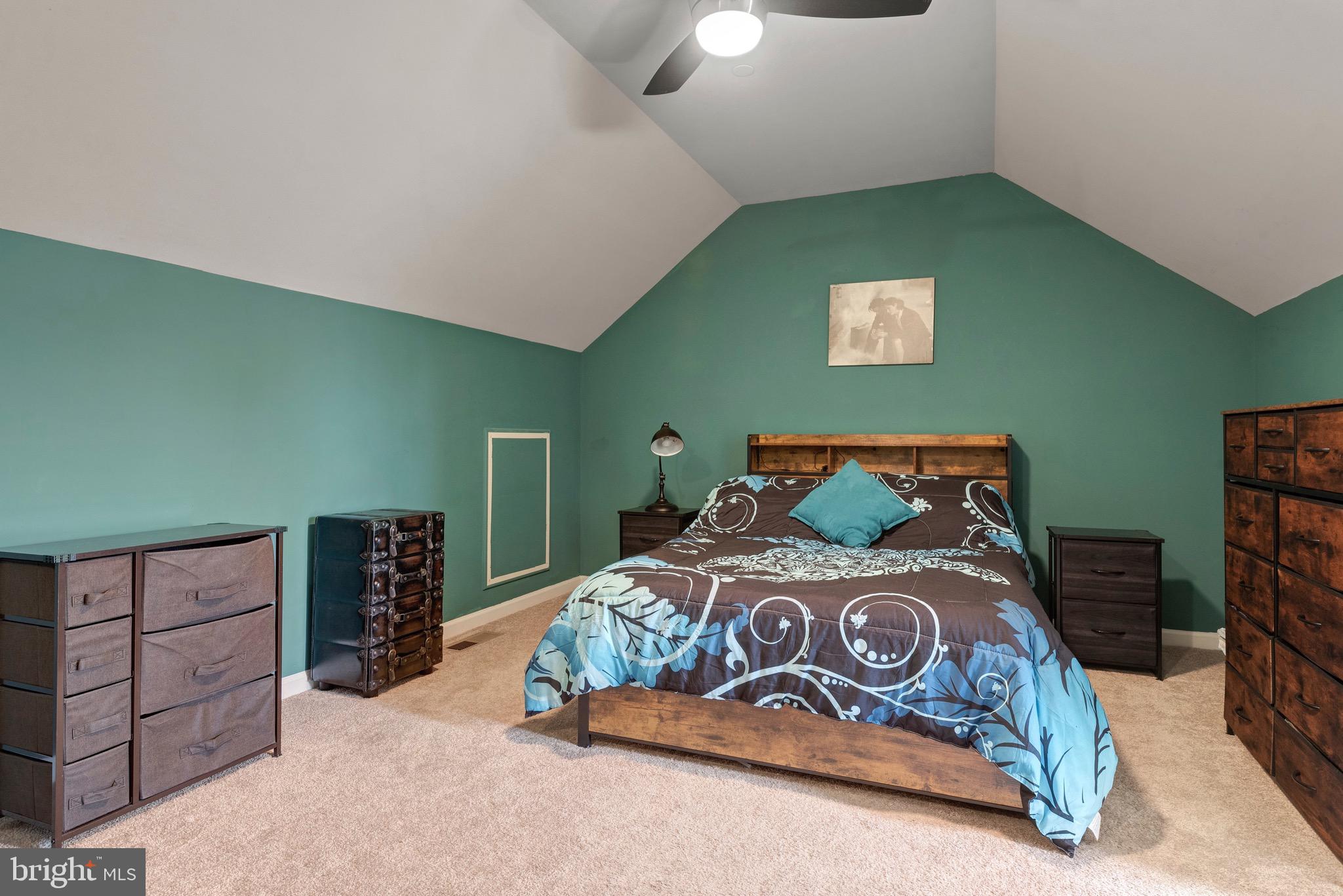 427 SPRINGWOOD DRIVE