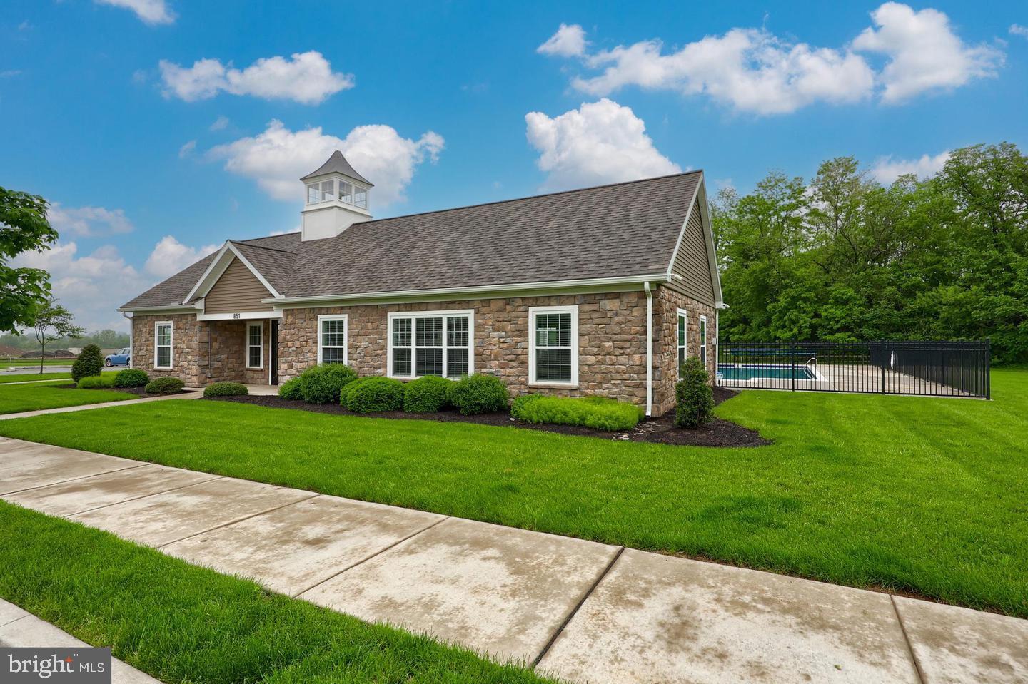 427 SPRINGWOOD DRIVE