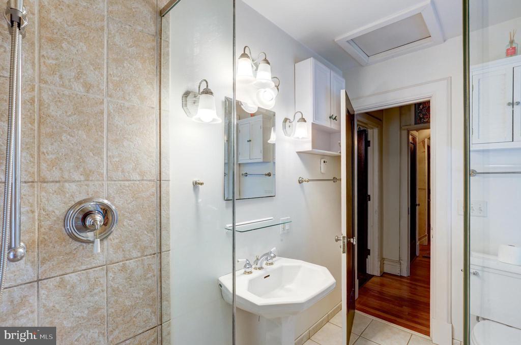 2 E HIGH STREET