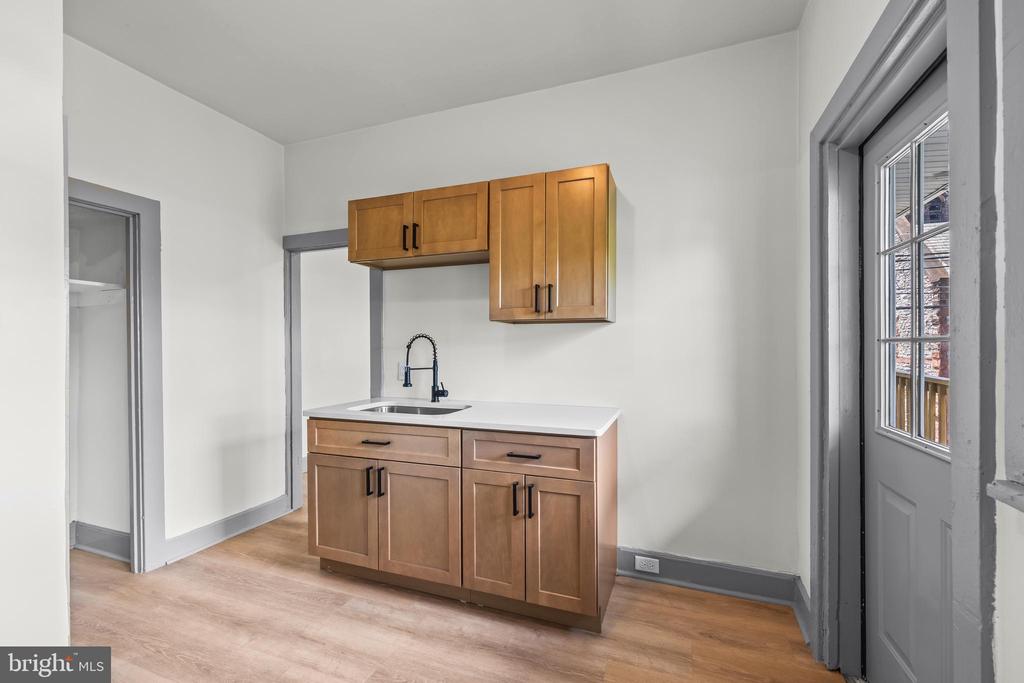 531 WALTON STREET APT. 4