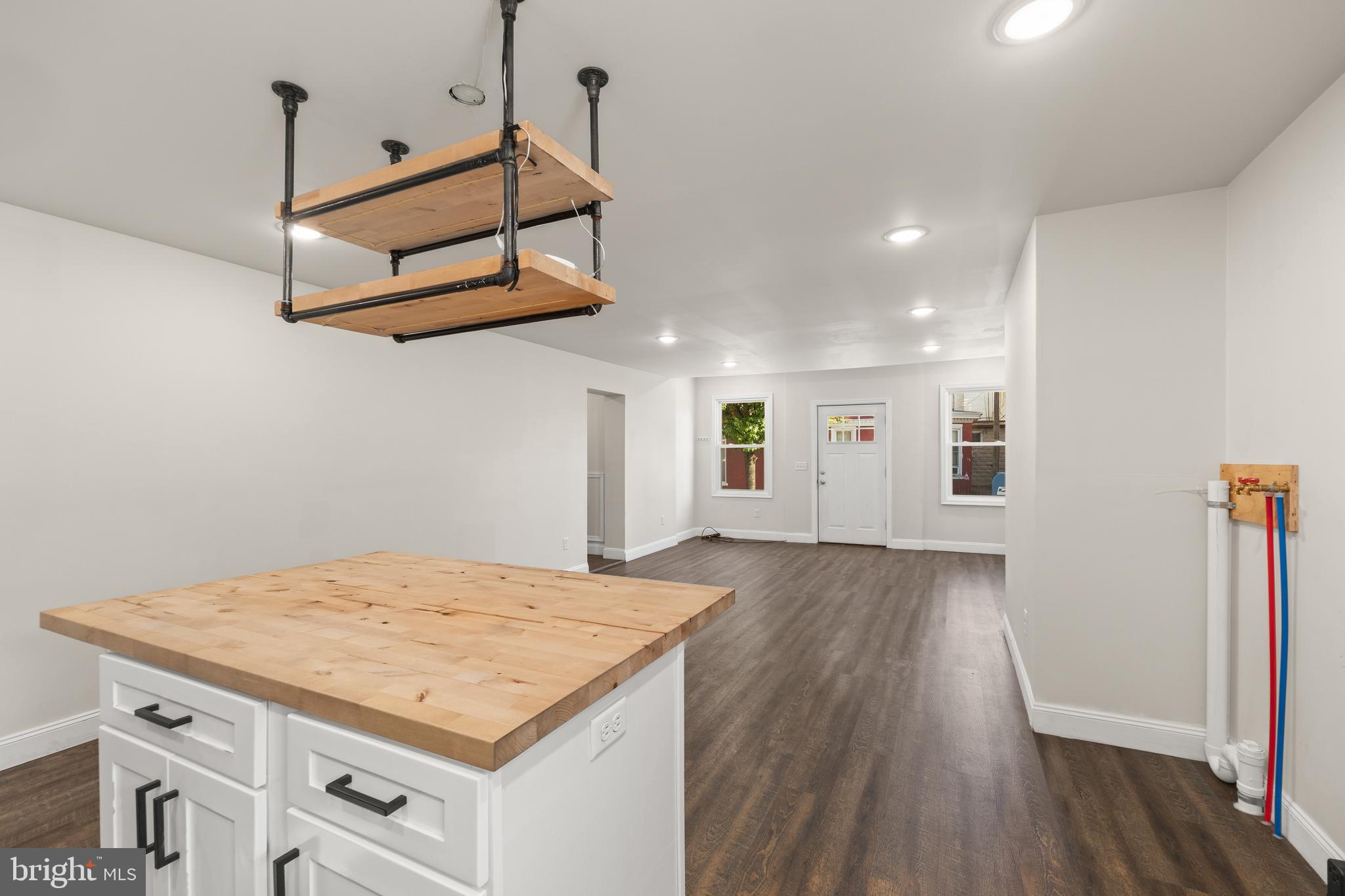 106 W MAIN AVENUE 4