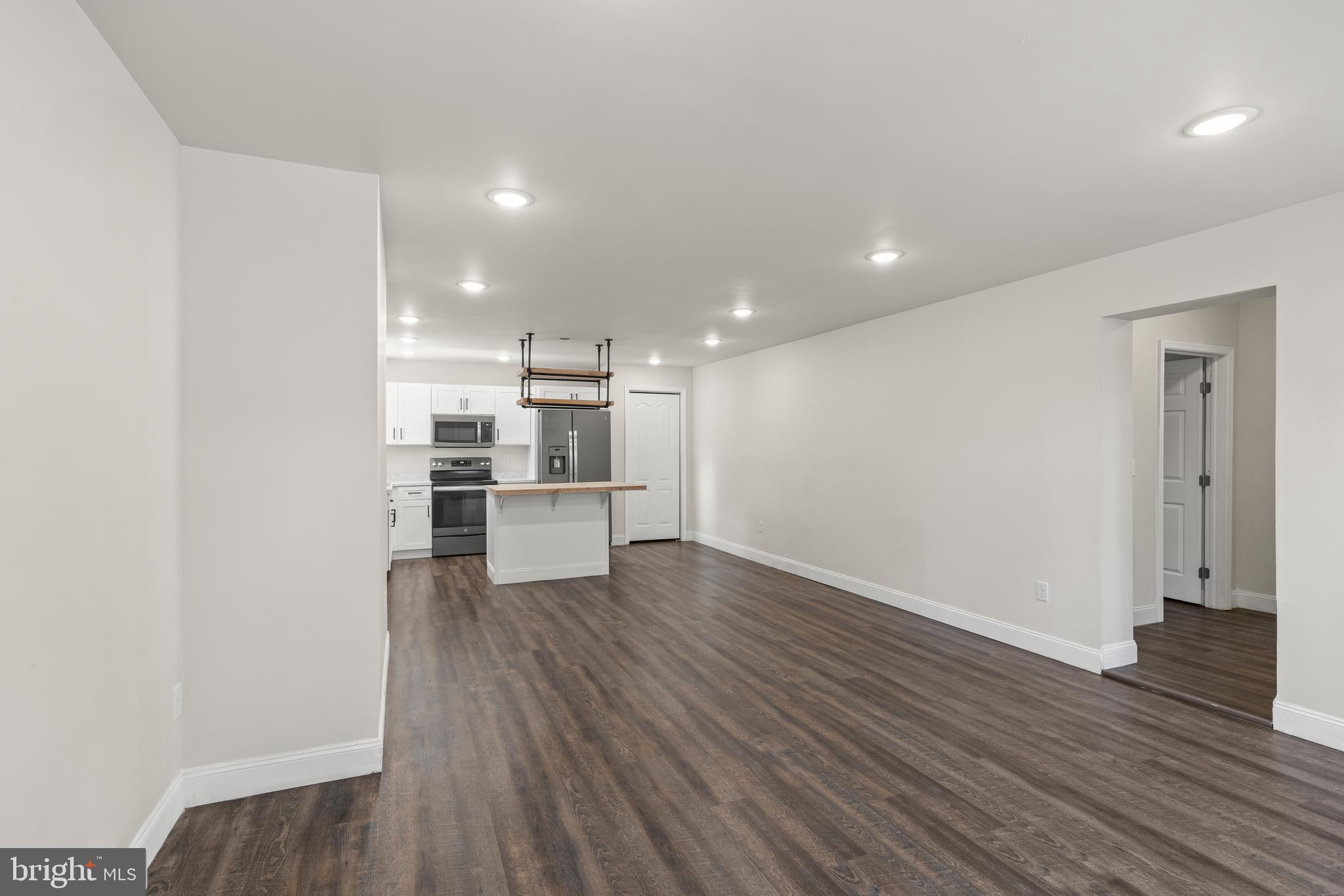 106 W MAIN AVENUE 4