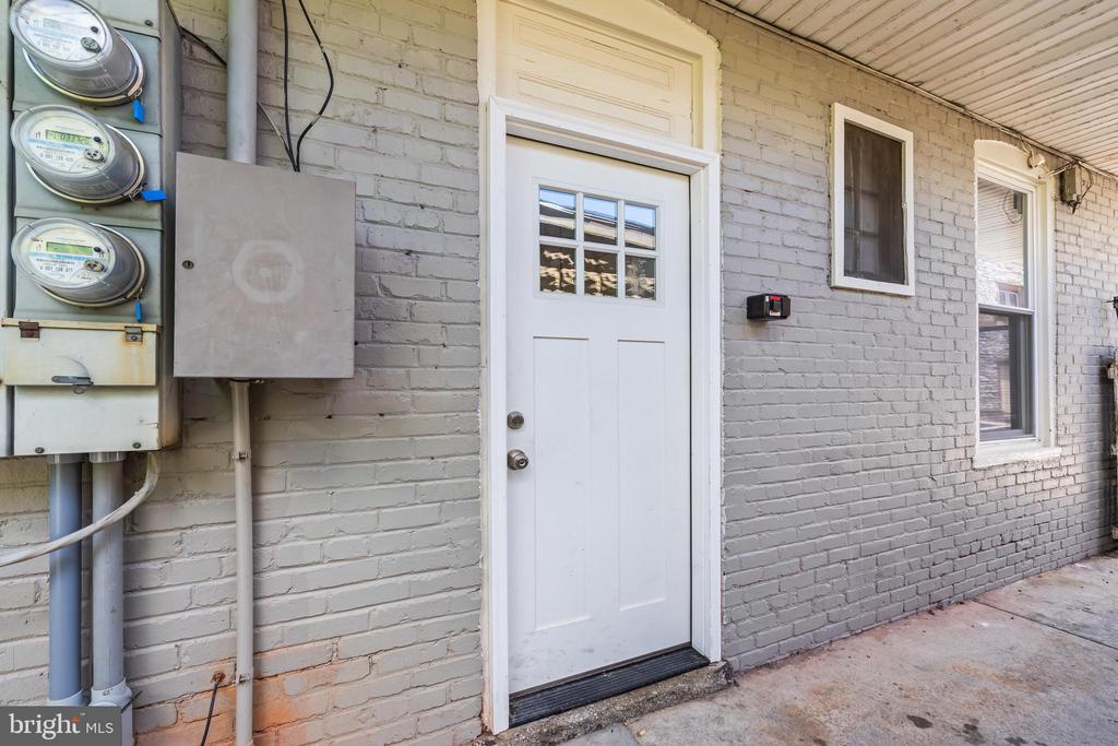 531 WALTON STREET Unit: APT. 3