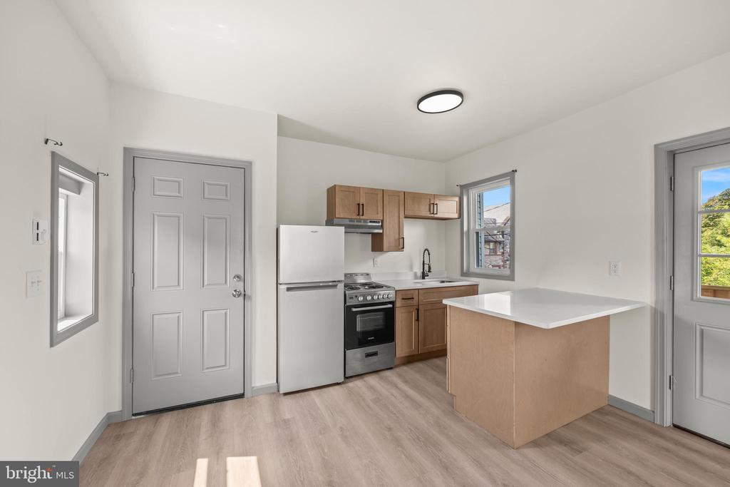 531 WALTON STREET Unit: APT. 3