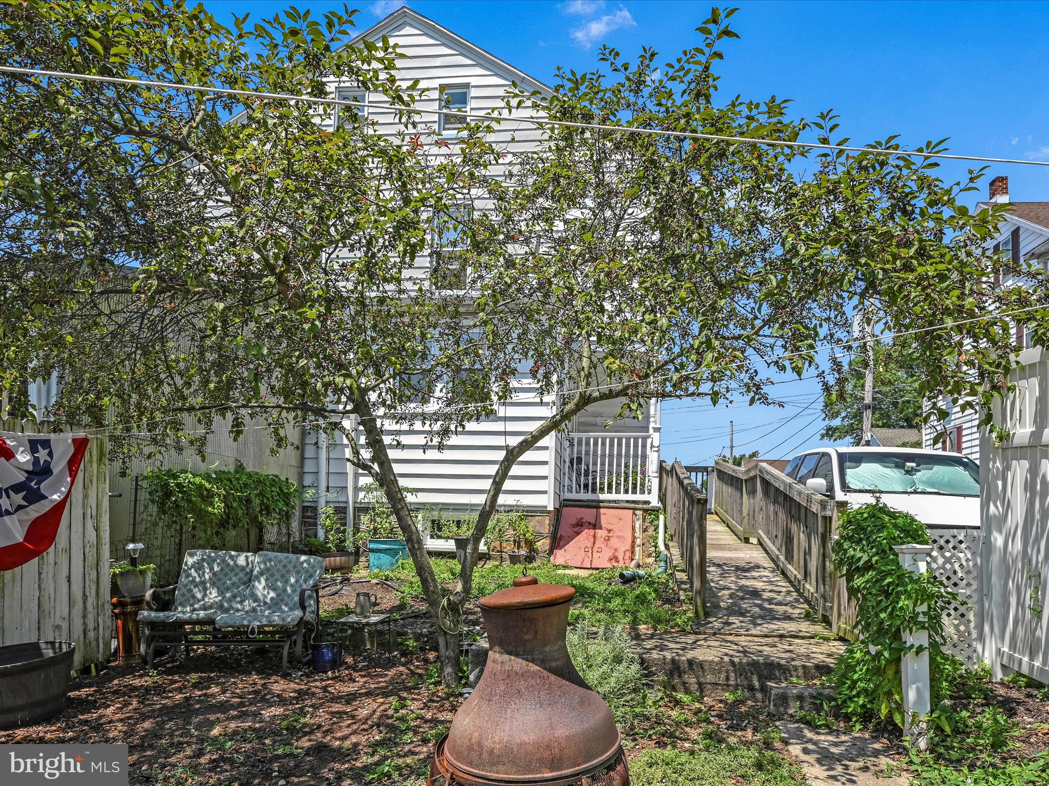 122 E MARKET STREET