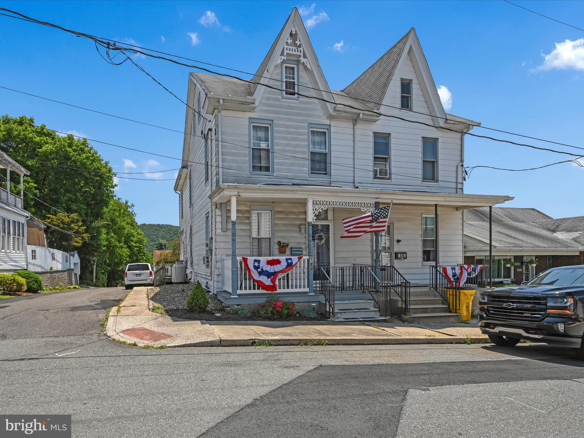 122 E MARKET STREET
