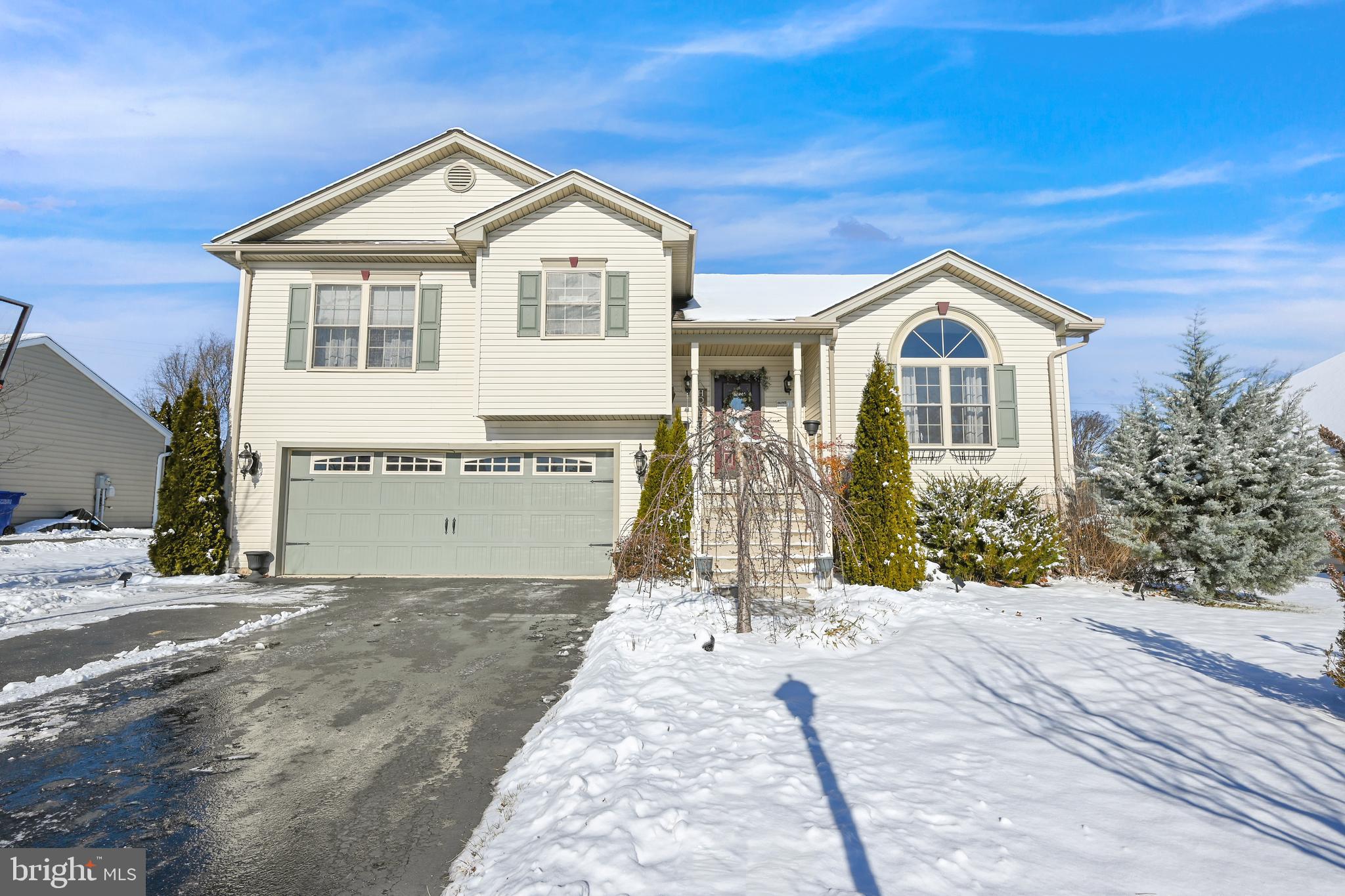6076 JENNIFER LANE