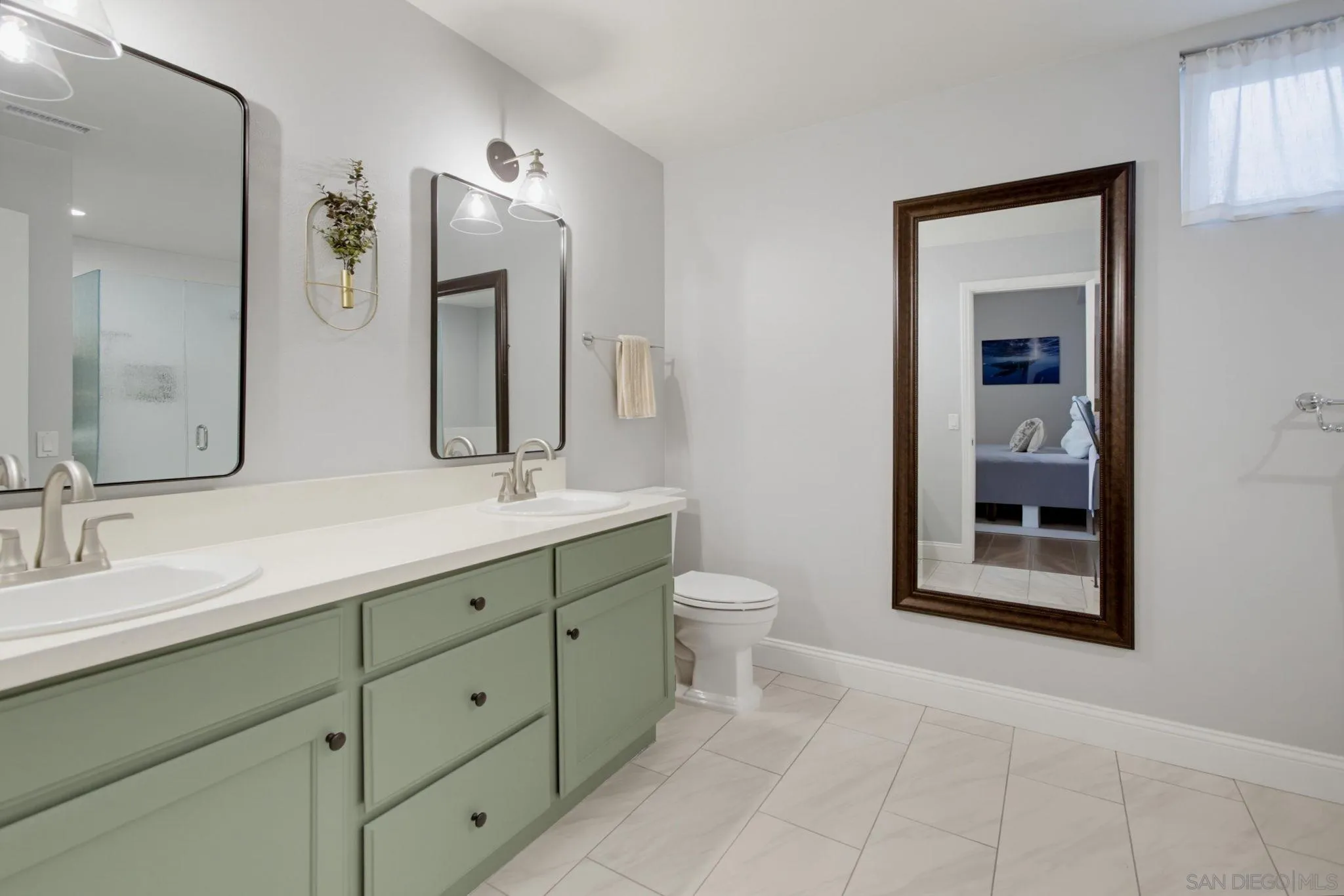 331 Olive Unit 202