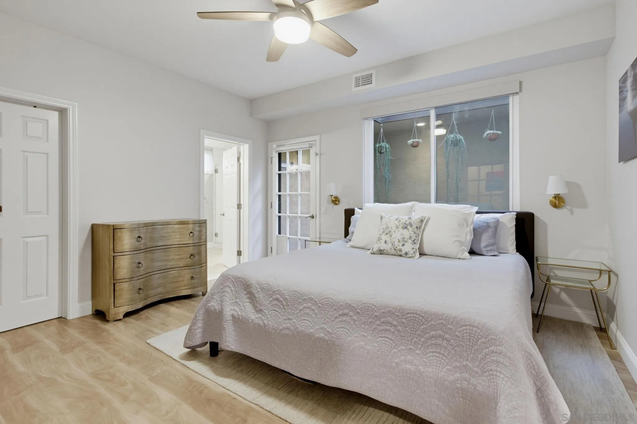 331 Olive Unit 202